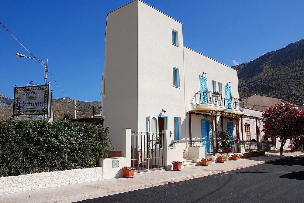 Hotel Catarin Comfort Rooms - 